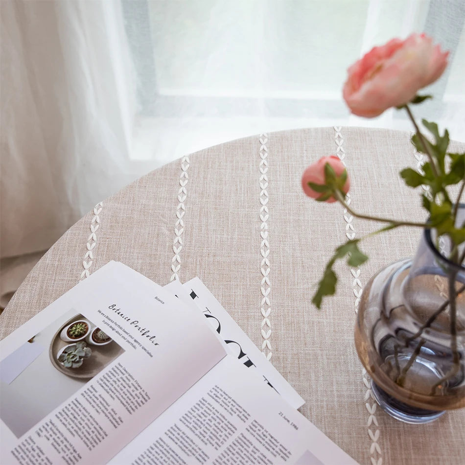 Jacquard Checkered Round Tablecloth with Tassels