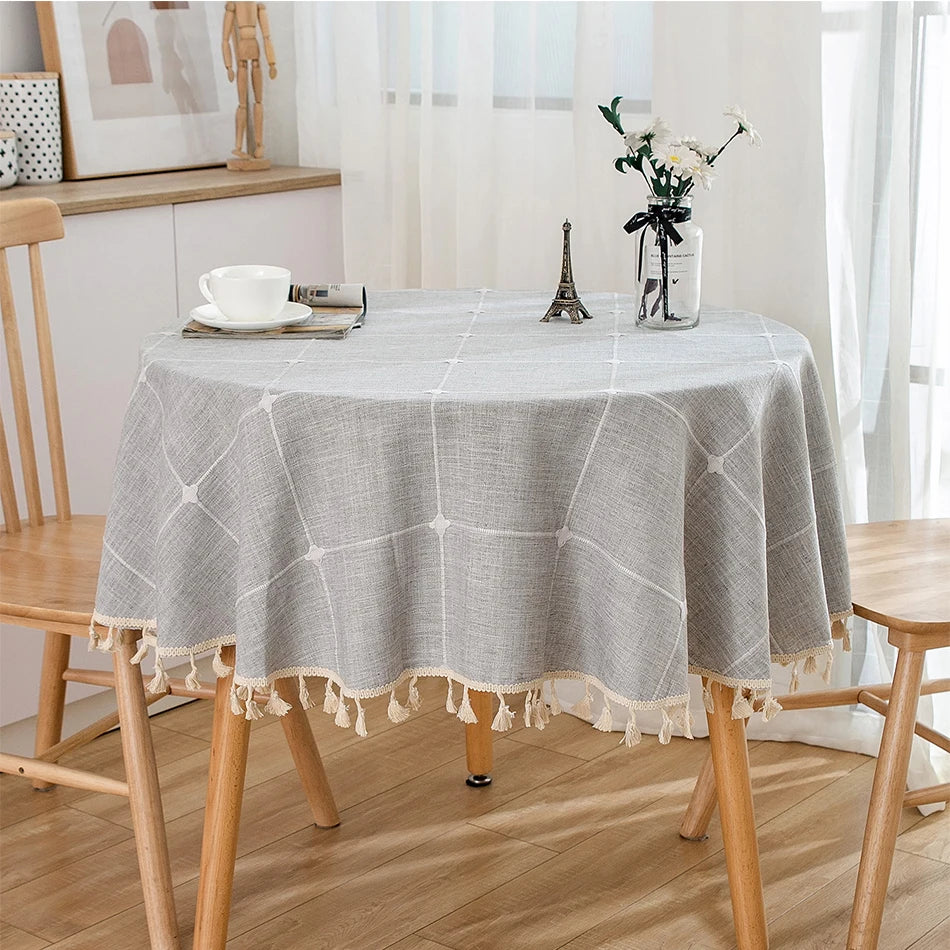 Jacquard Checkered Round Tablecloth with Tassels