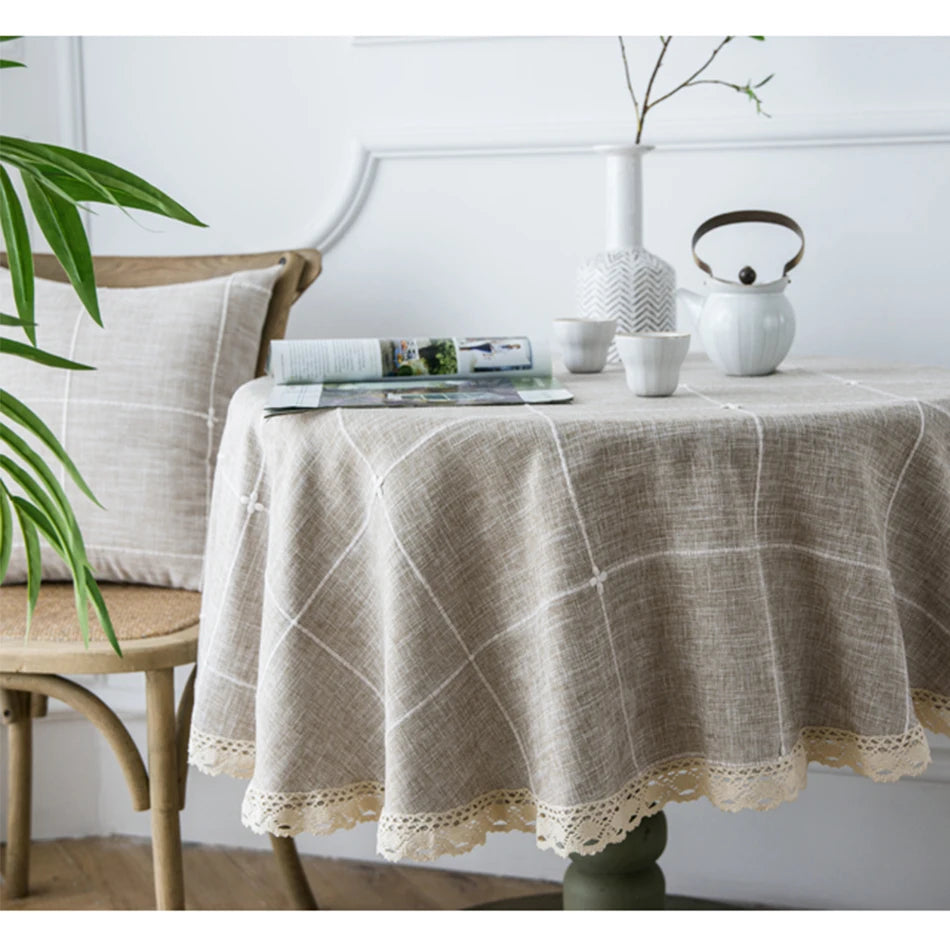 Jacquard Checkered Round Tablecloth with Tassels
